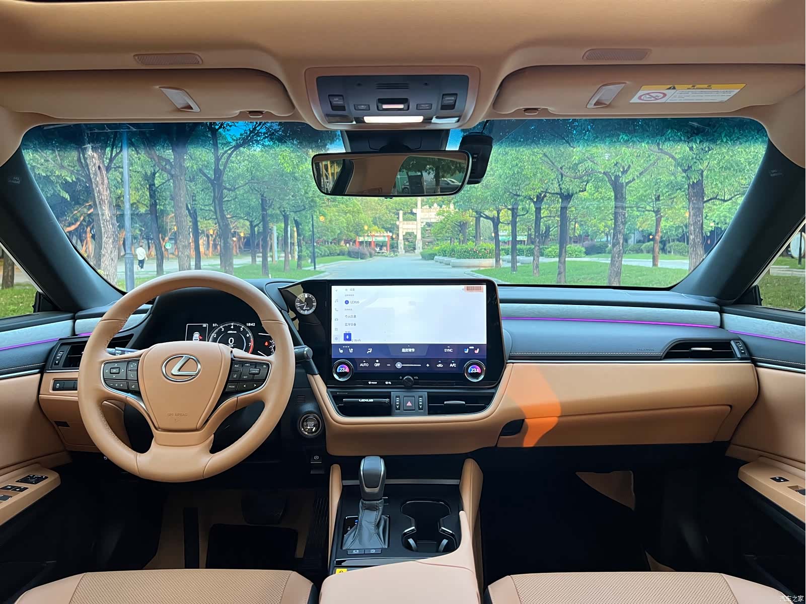 Lexus ES, 2025 12