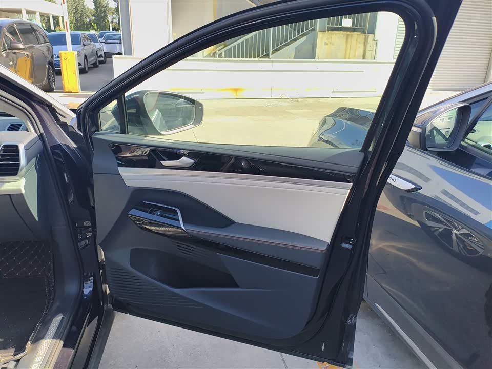 Volkswagen ID.6 CROZZ