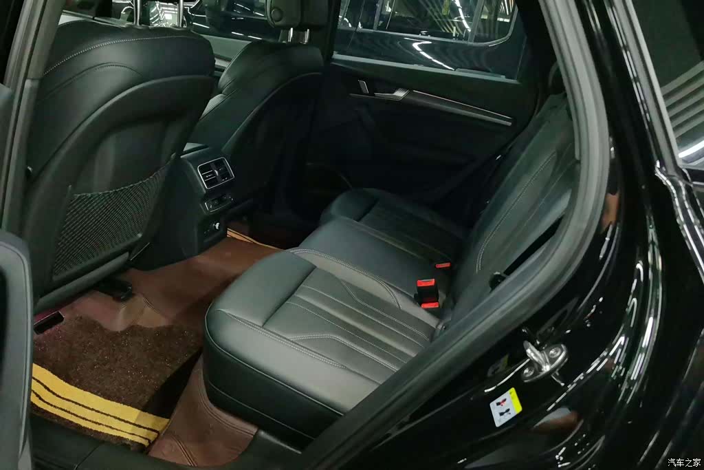 Audi Q5L, 2026 11