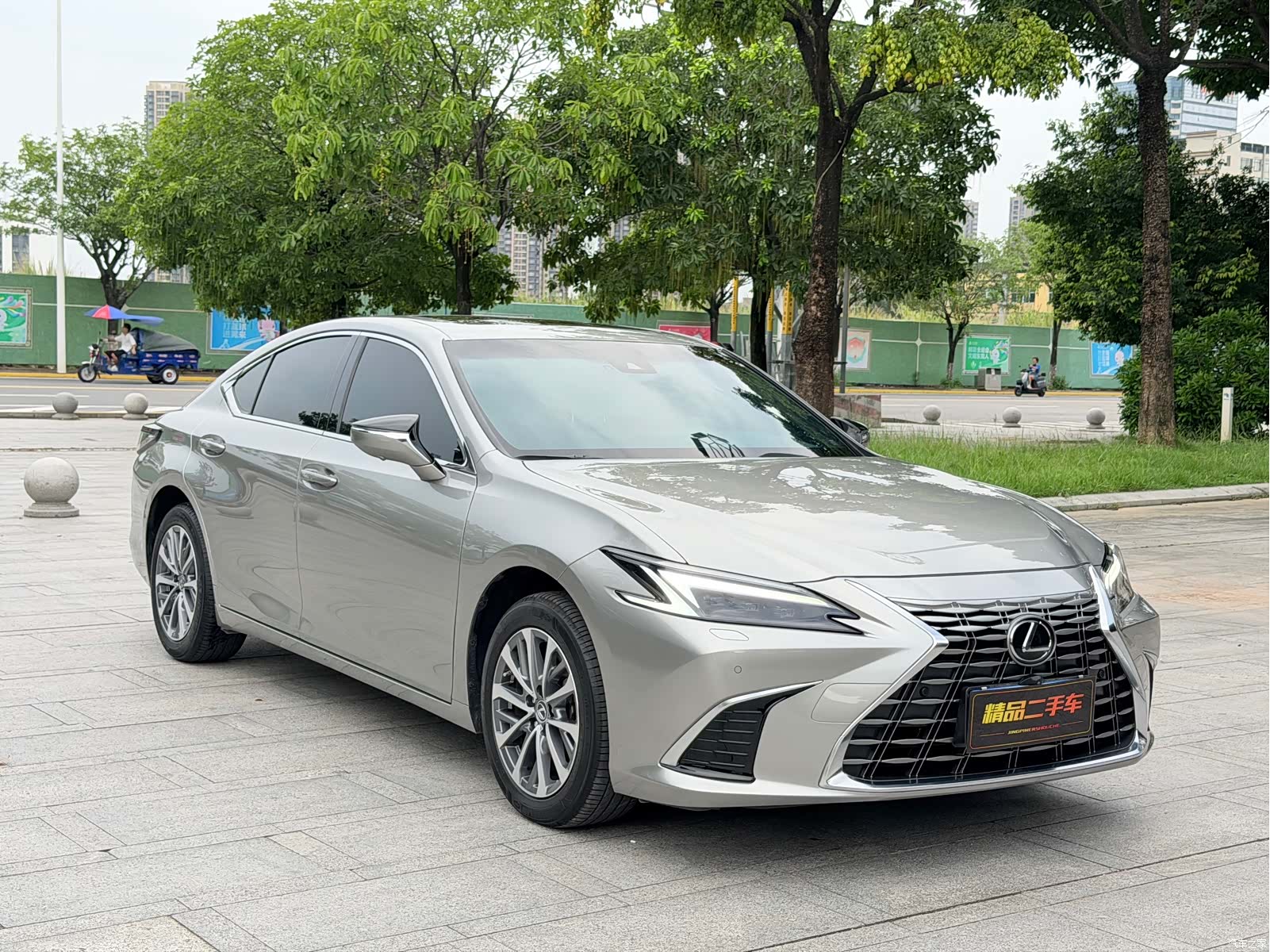 Lexus ES, 2025 3