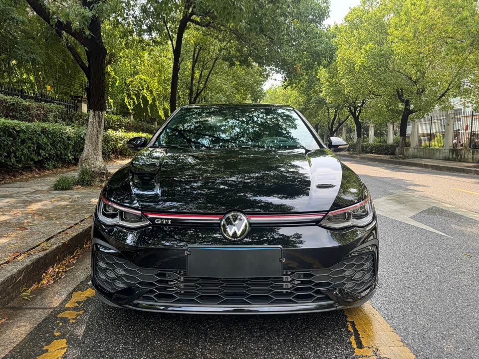 Volkswagen Golf GTI