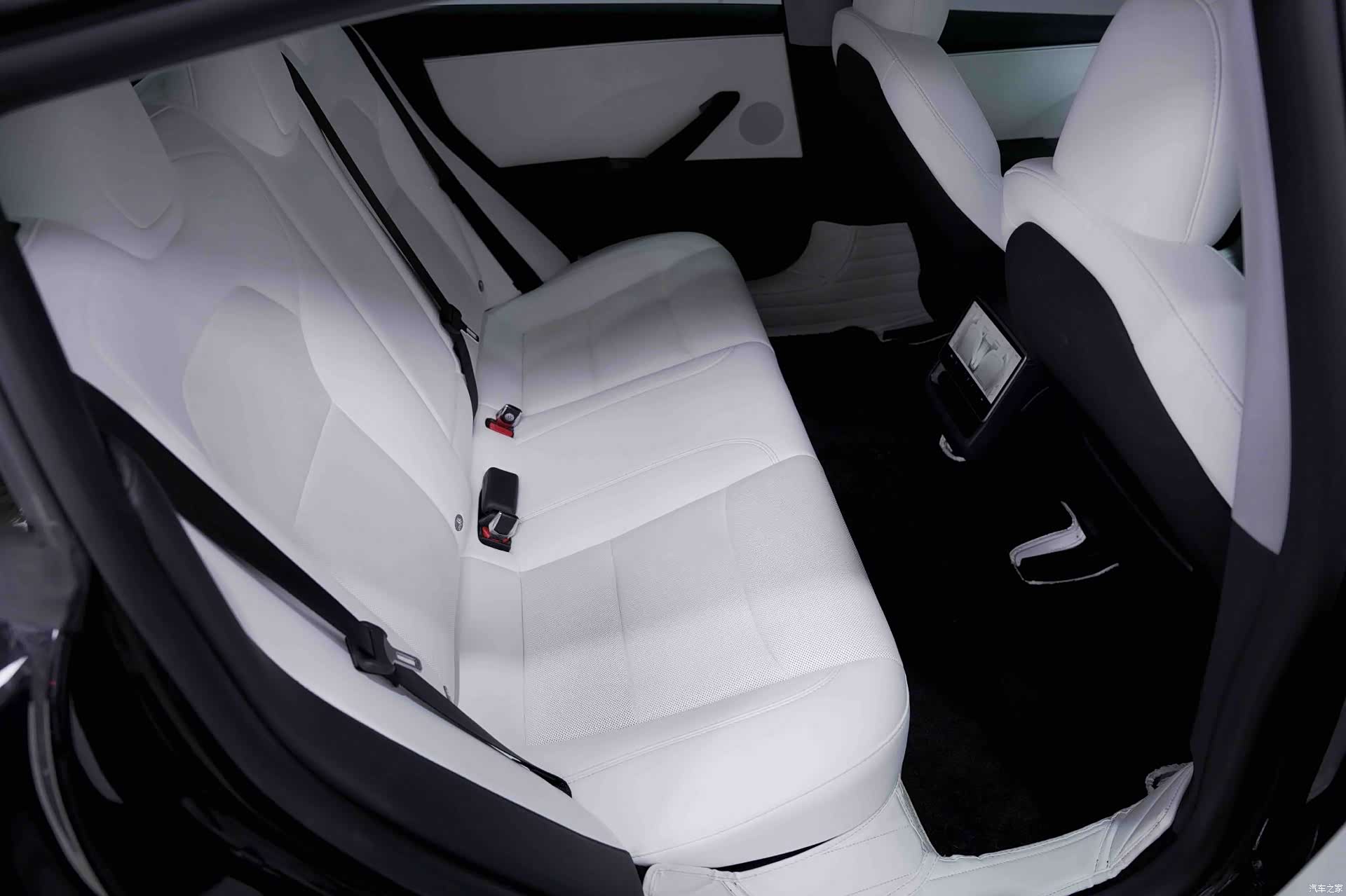 Tesla Model 3, 2024 11