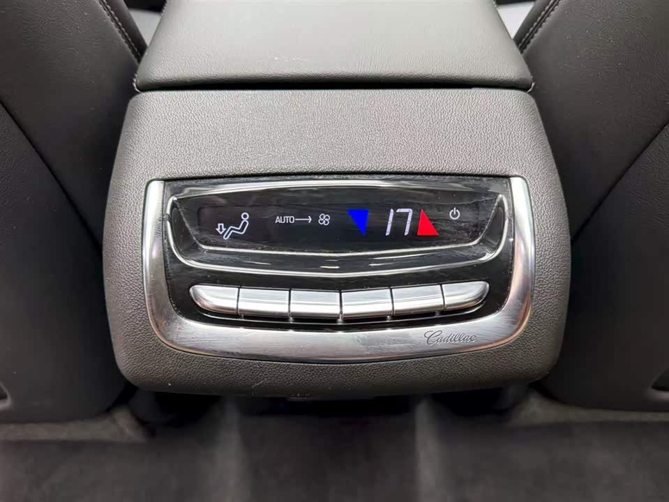 Cadillac XT6