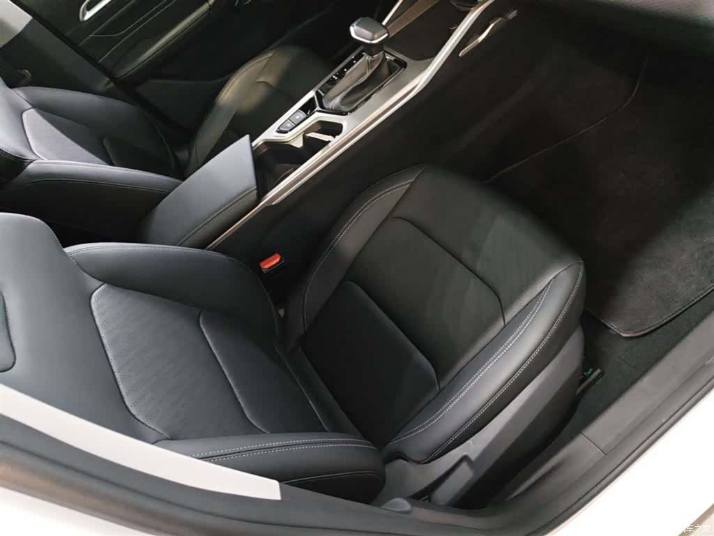 Geely Emgrand, 2023 25