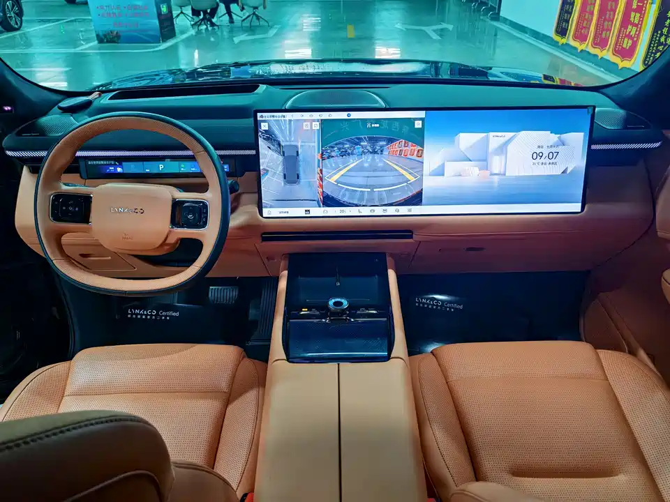 Lynk & Co 900