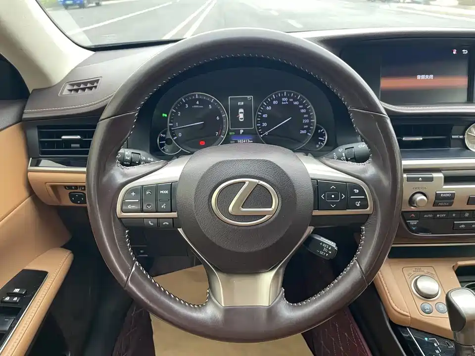 Lexus ES