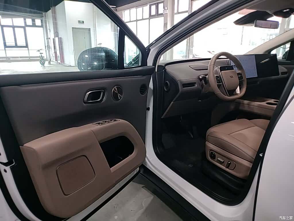 Li Auto i8, 2025 16