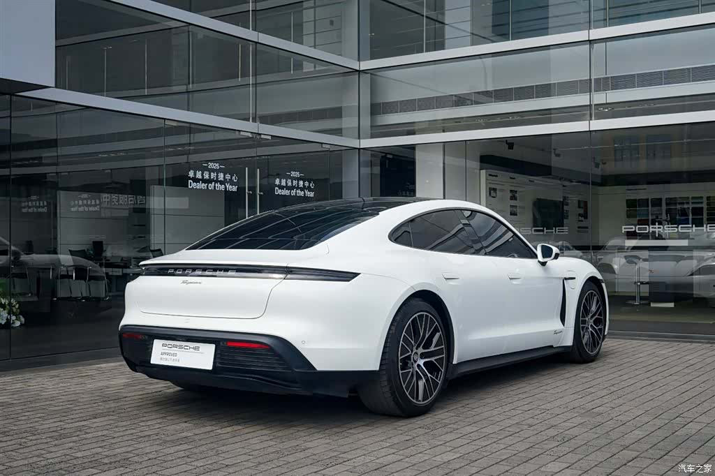 Porsche Taycan, 2022 7