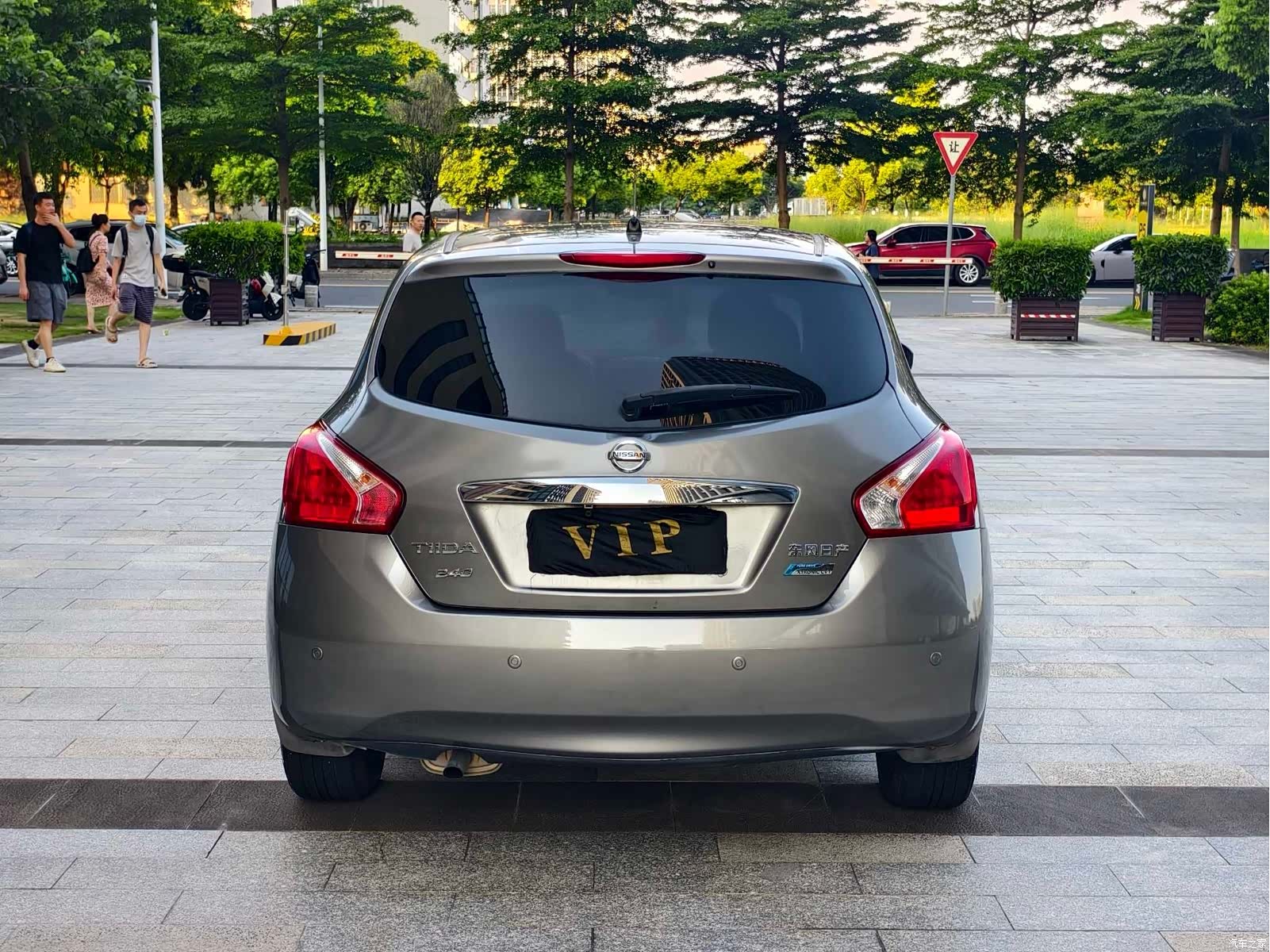 Nissan Tiida, 2012 все фото