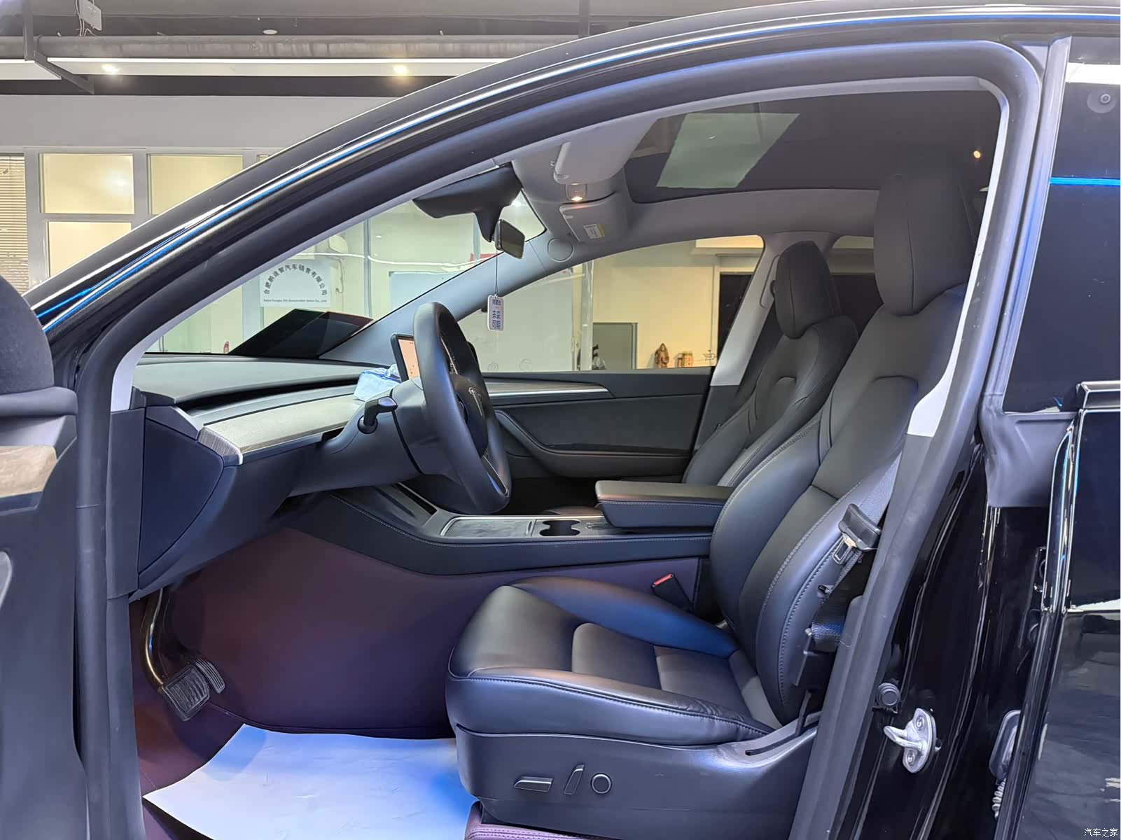 Tesla Model Y, 2022 все фото