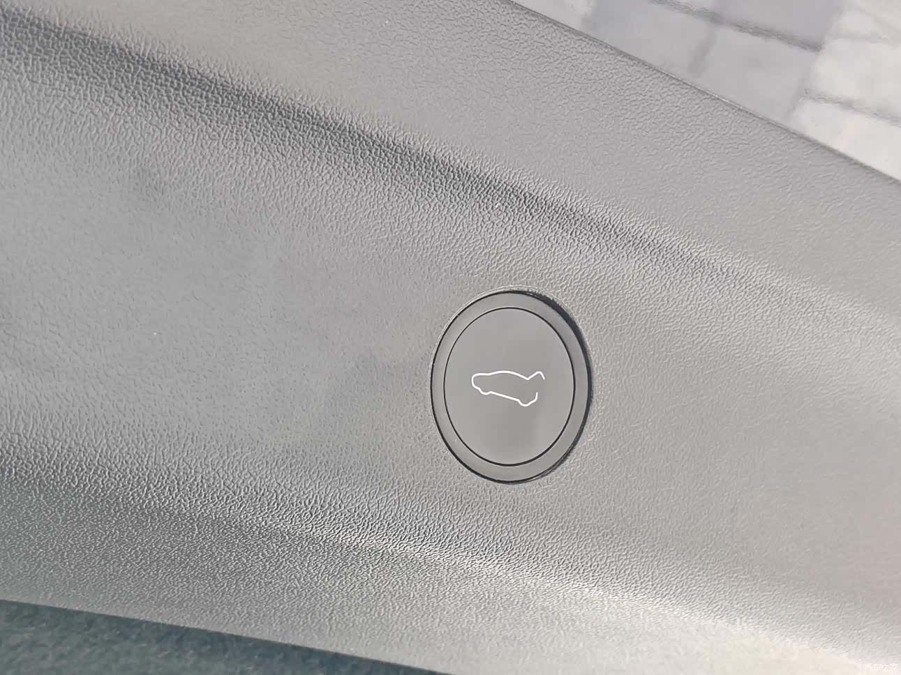 Tesla Model Y, 2023 17