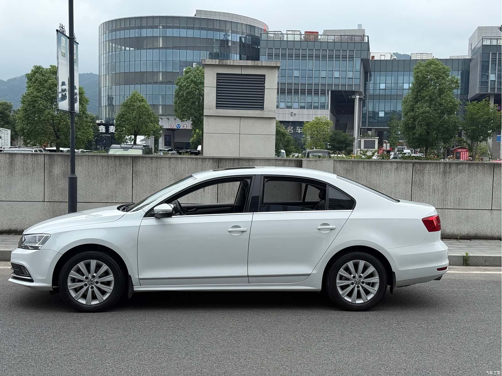 Volkswagen Sagitar, 2016 3