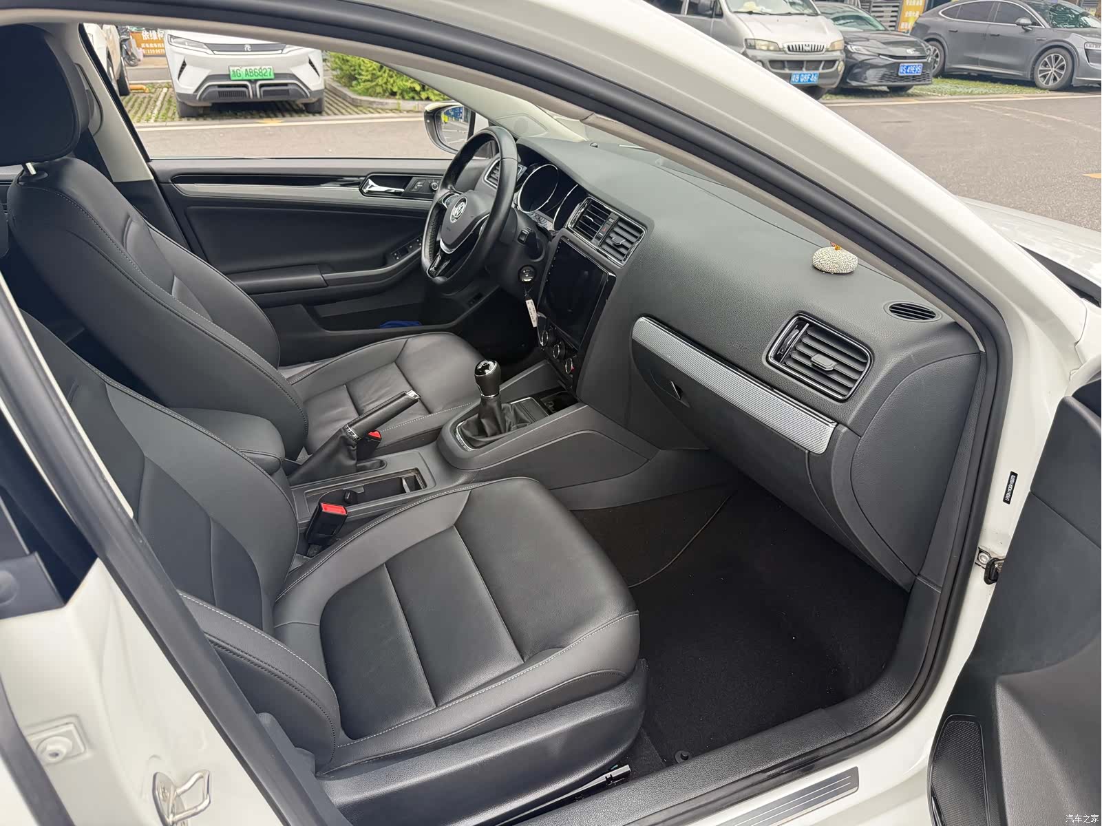 Volkswagen Sagitar, 2016 8
