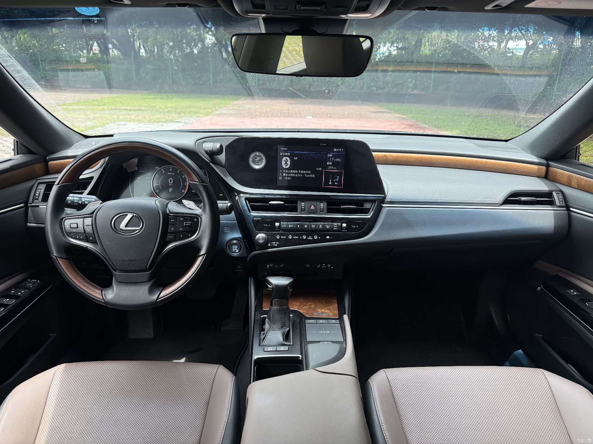 Lexus ES, 2022 13