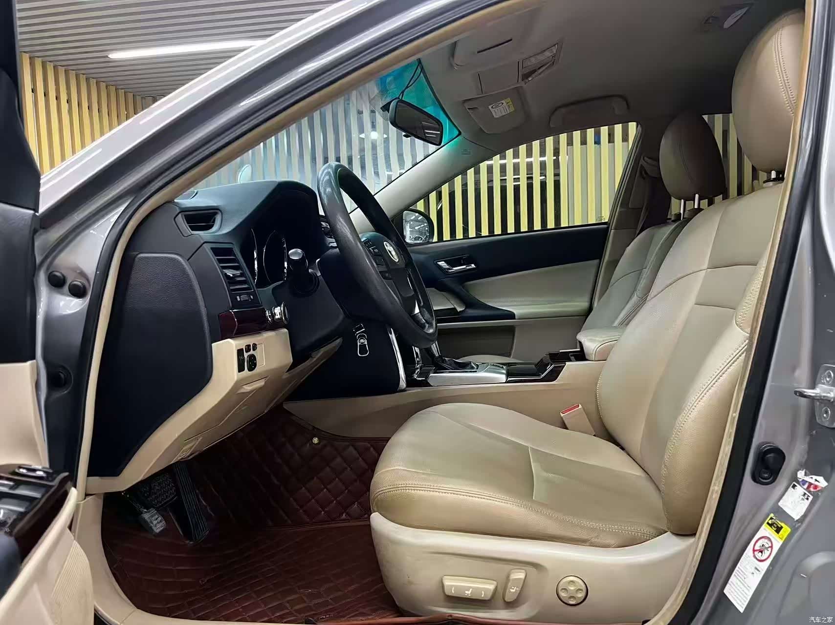 Toyota 2.5V, 2012 4