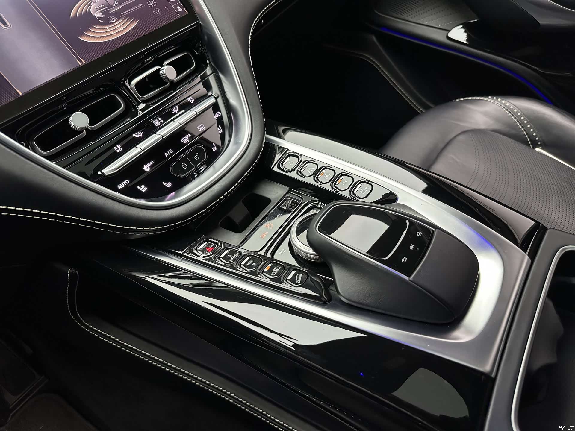 Aston Martin DBX, 2022 19