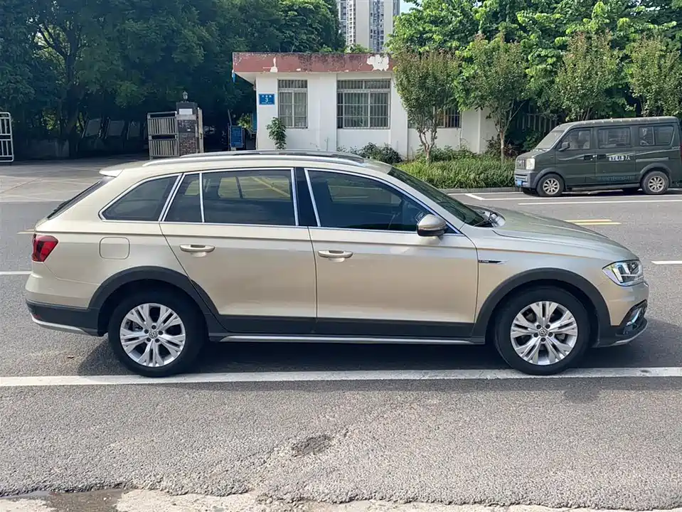 Volkswagen C-TREK Wei Collar