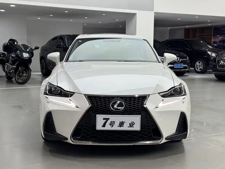 Lexus IS