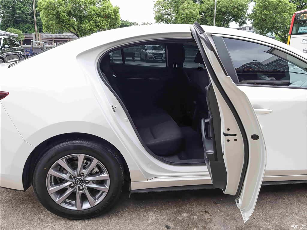 Mazda Mazda3, 2023 18
