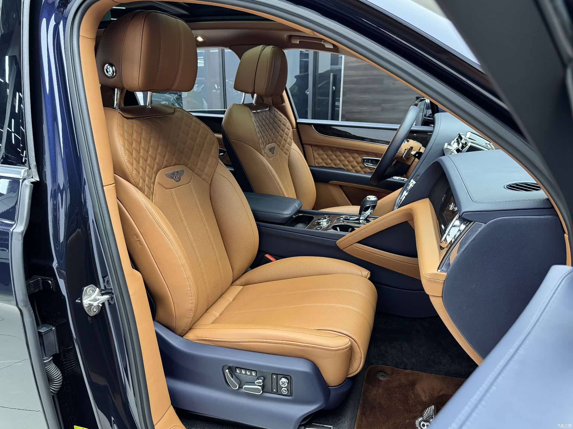 Bentley Bentayga, 2021 7