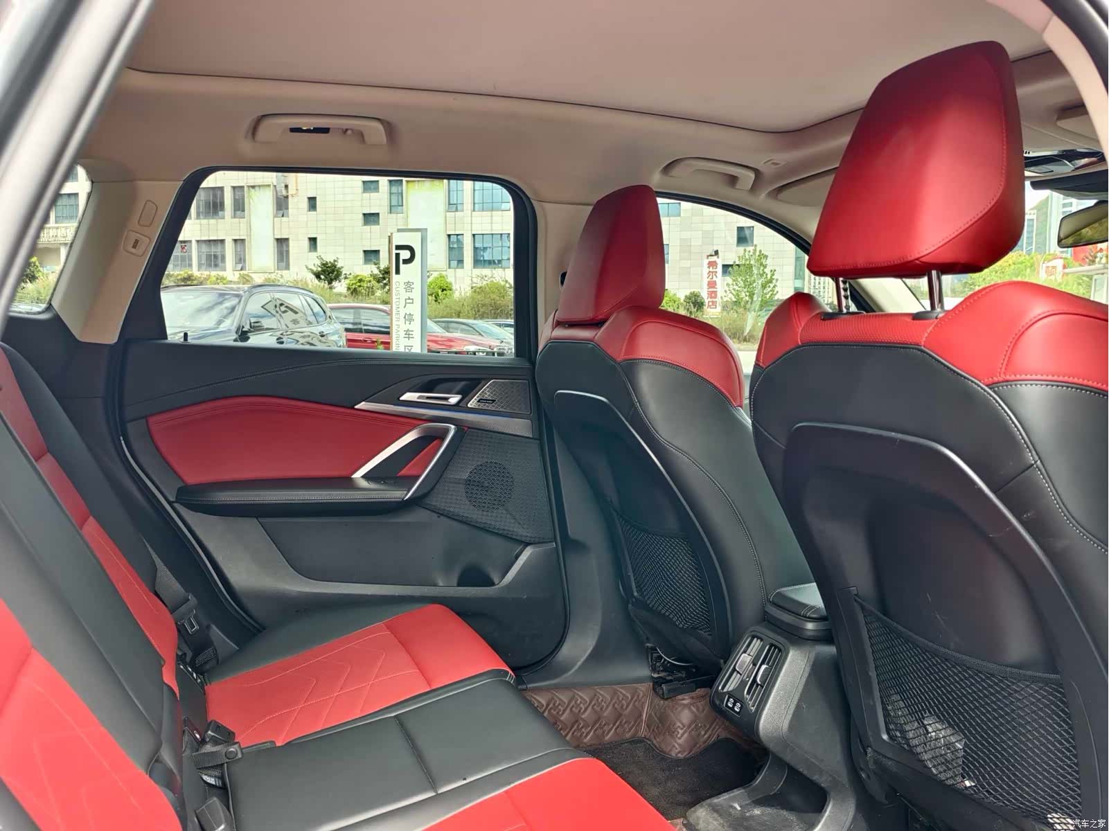 BMW X1, 2023 все фото