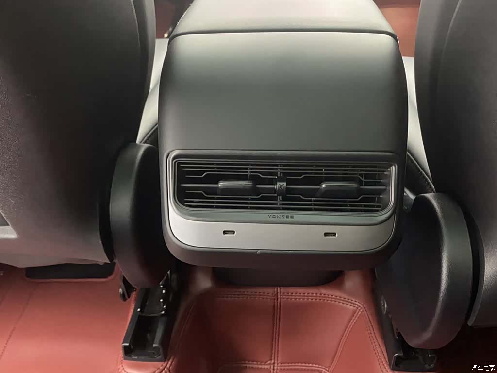Tesla Model Y, 2024 21