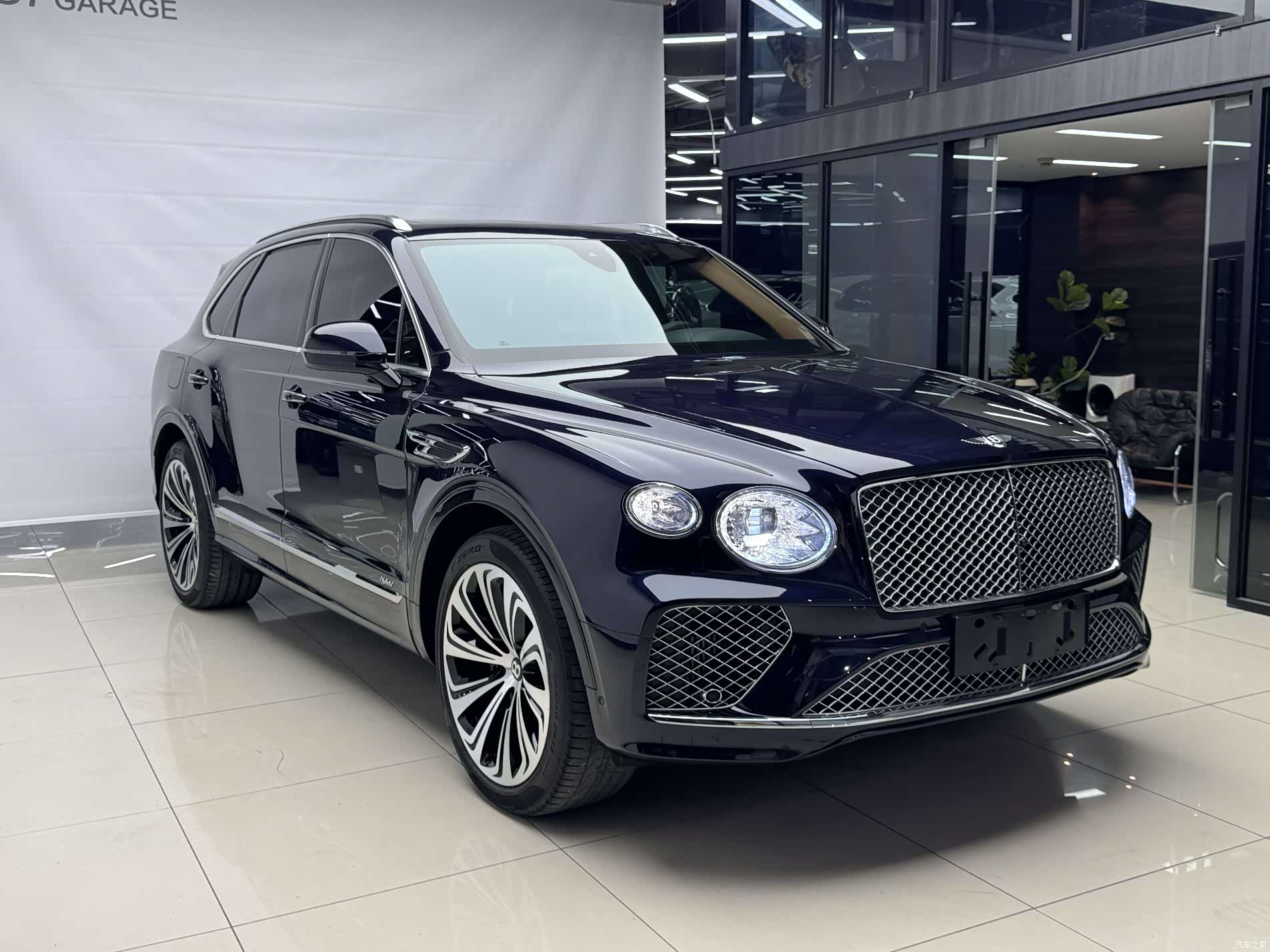 Bentley Bentayga, 2021 4