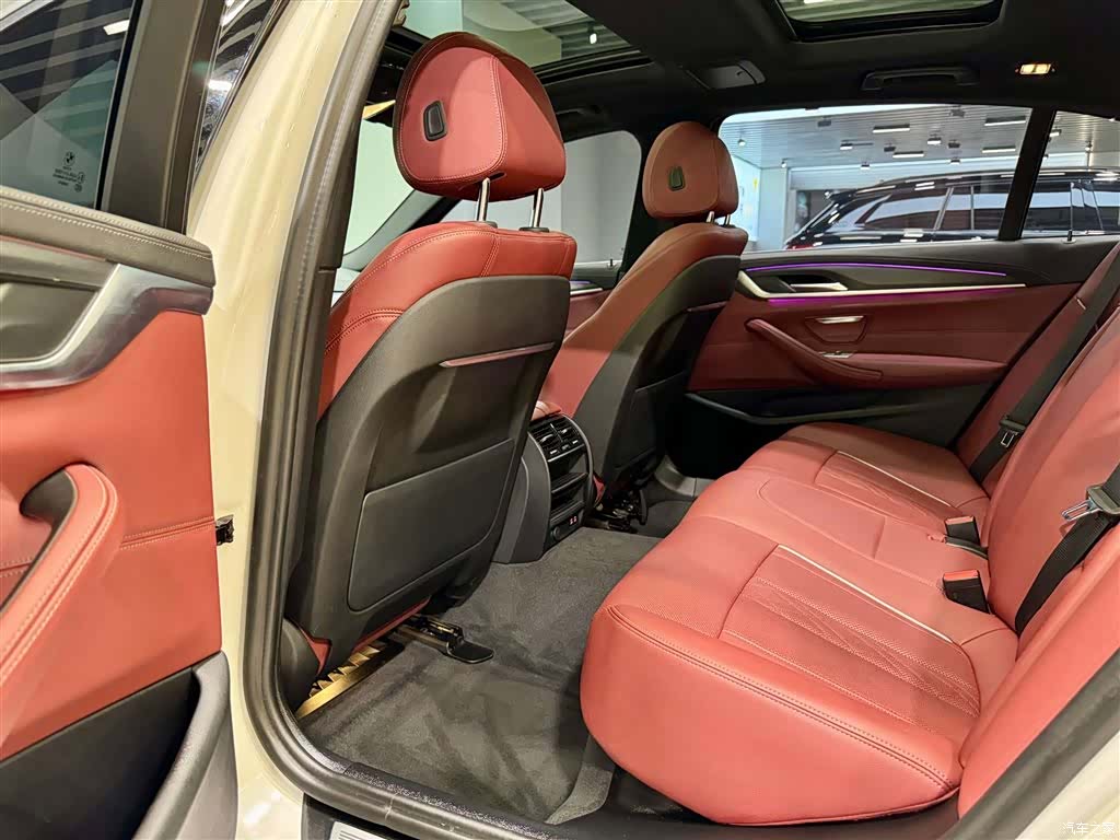 BMW 5 Series, 2023 28
