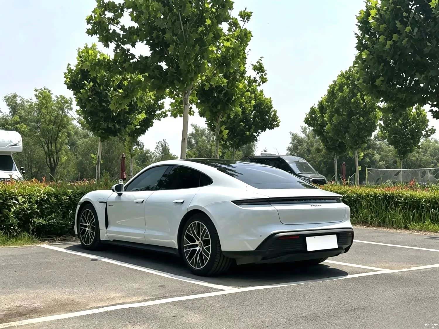 Porsche Taycan, 2021 14