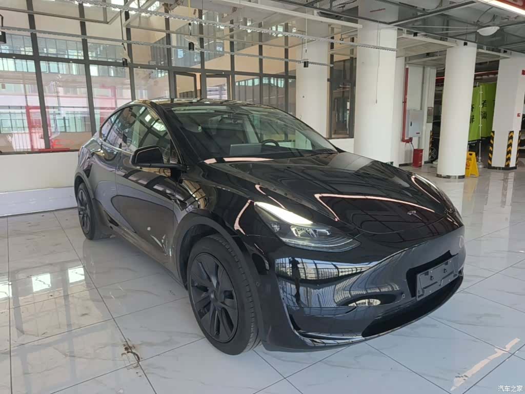 Tesla Model Y, 2023 4