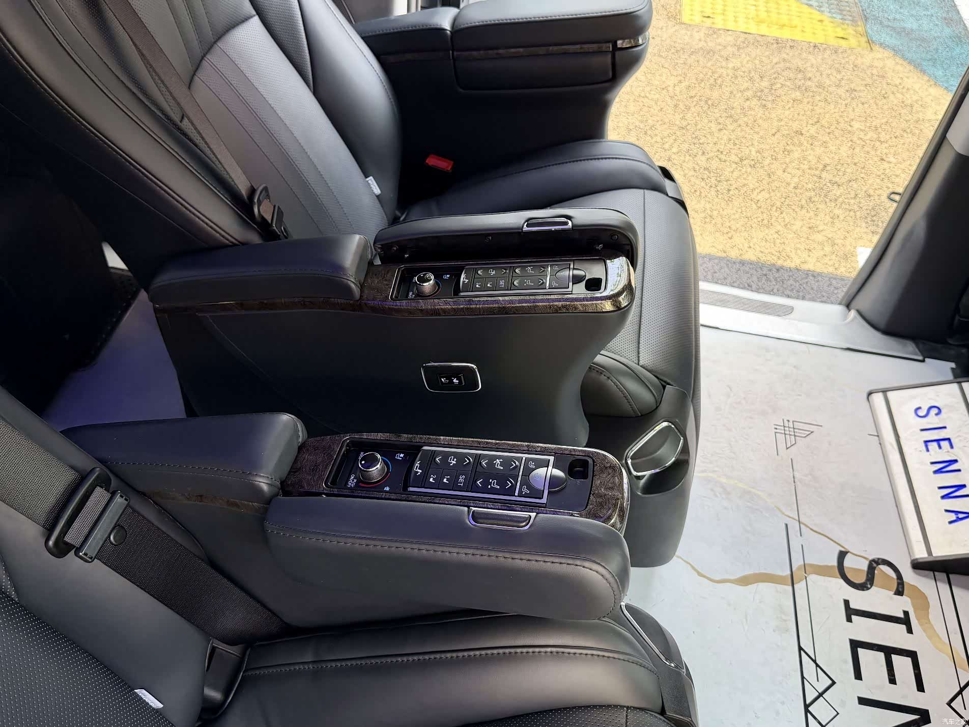 Toyota Sienna, 2017 25