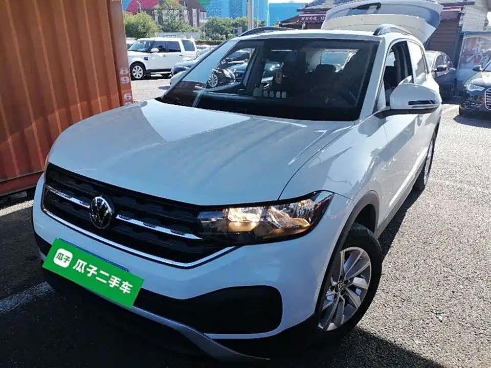 Volkswagen Exploring the shadow