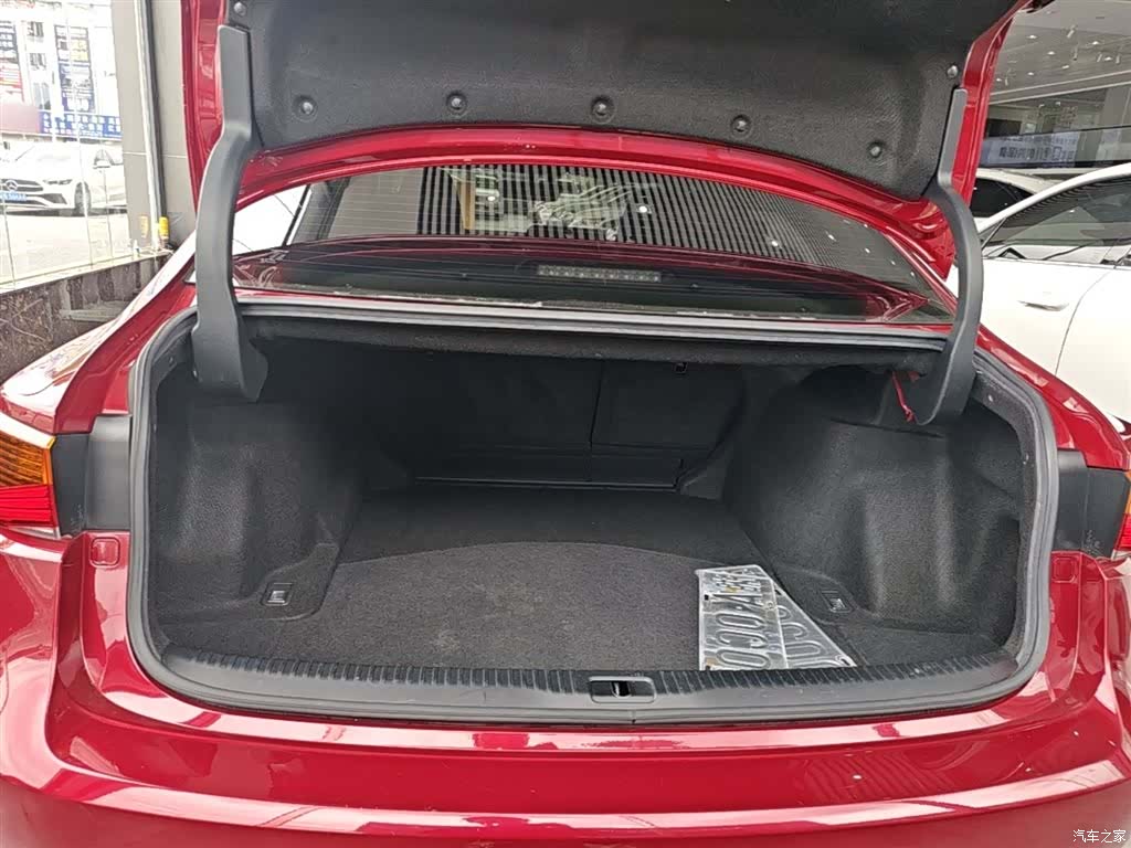 Lexus IS, 2019 19