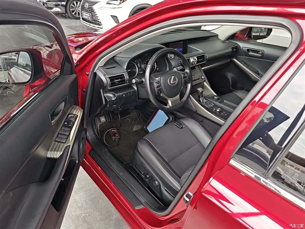Lexus IS, 2019 16