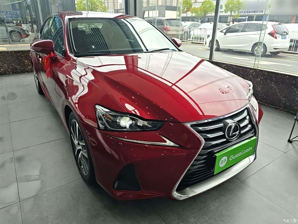 Lexus IS, 2019 4