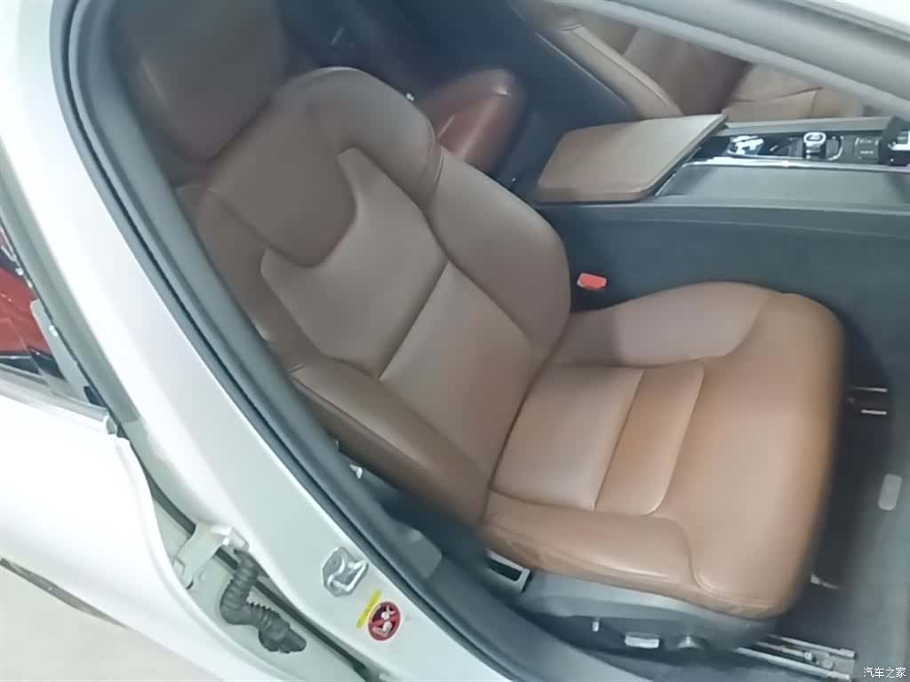 Volvo S60, 2022 25