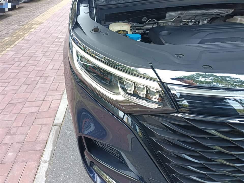 Roewe iMAX8