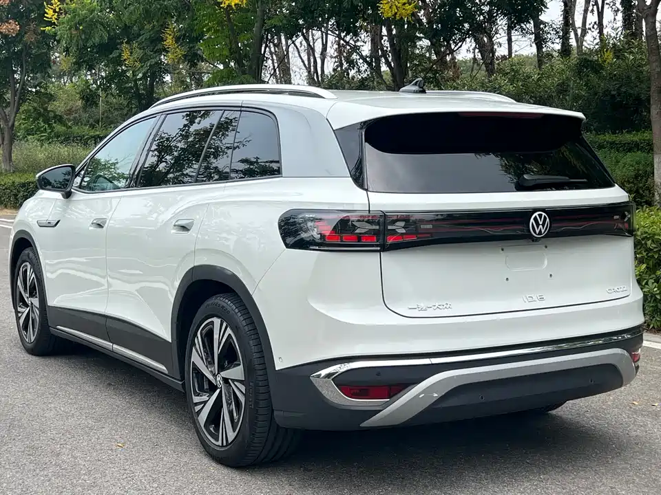 Volkswagen ID.6 CROZZ