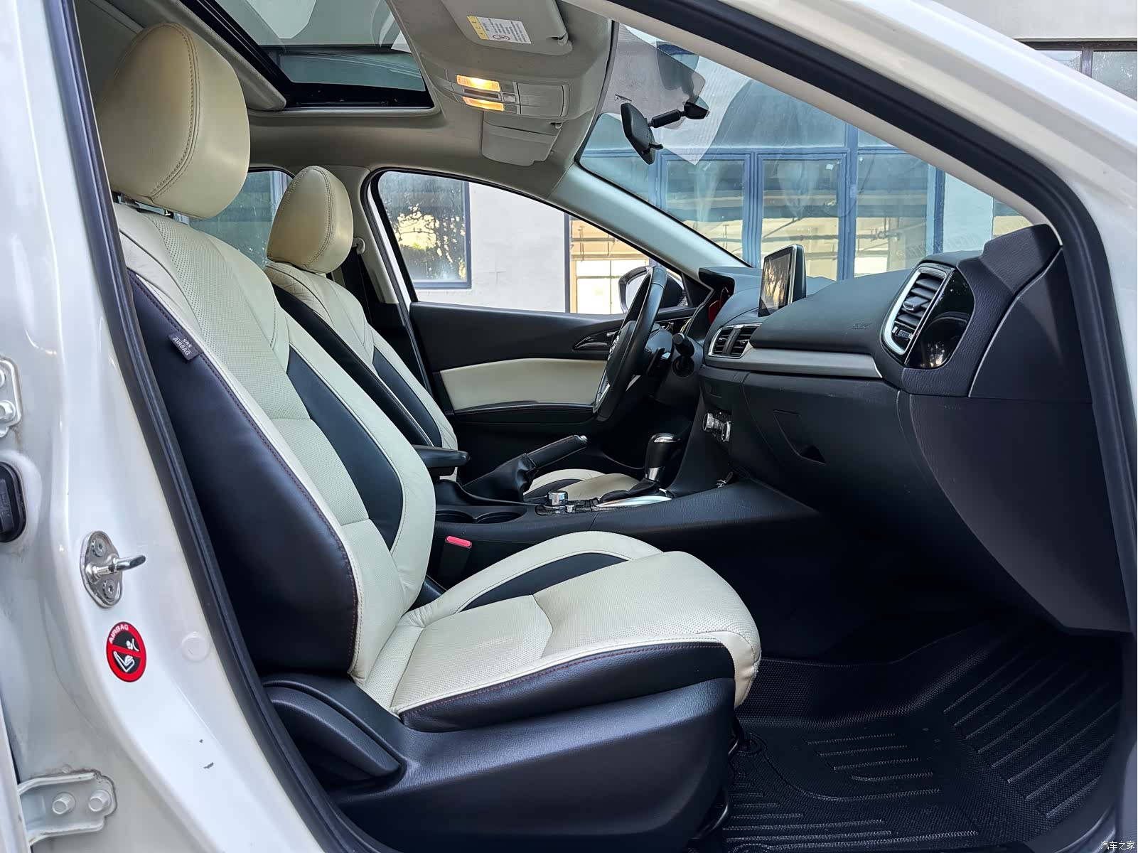 Mazda Mazda3, 2015 4