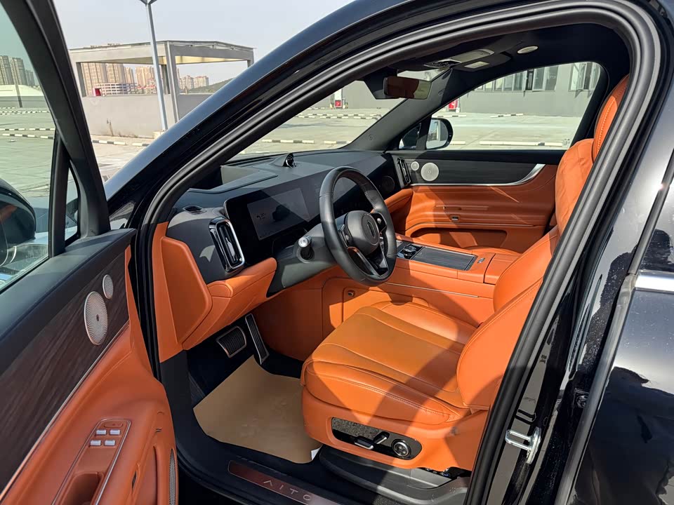 AITO Ask the world M9