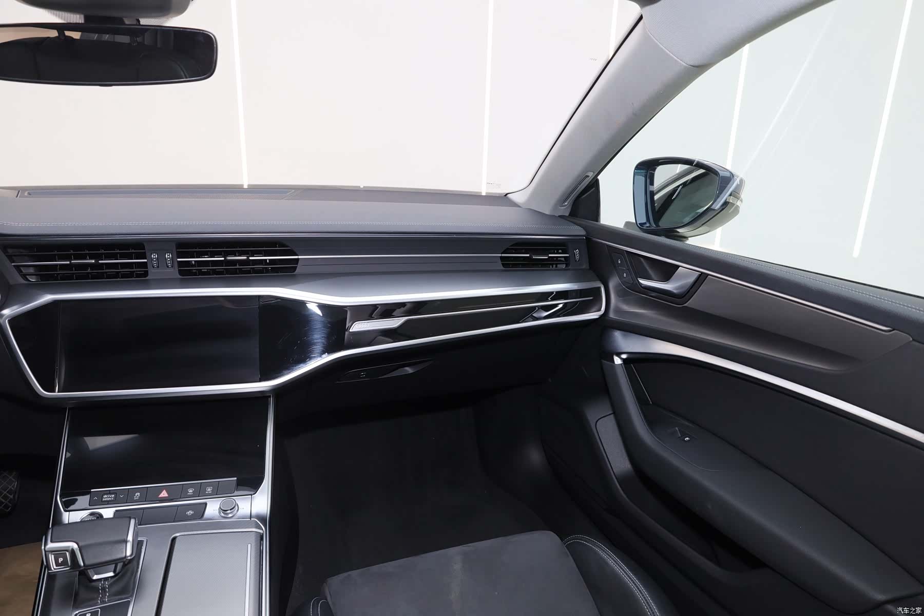 Audi A7L, 2024 19
