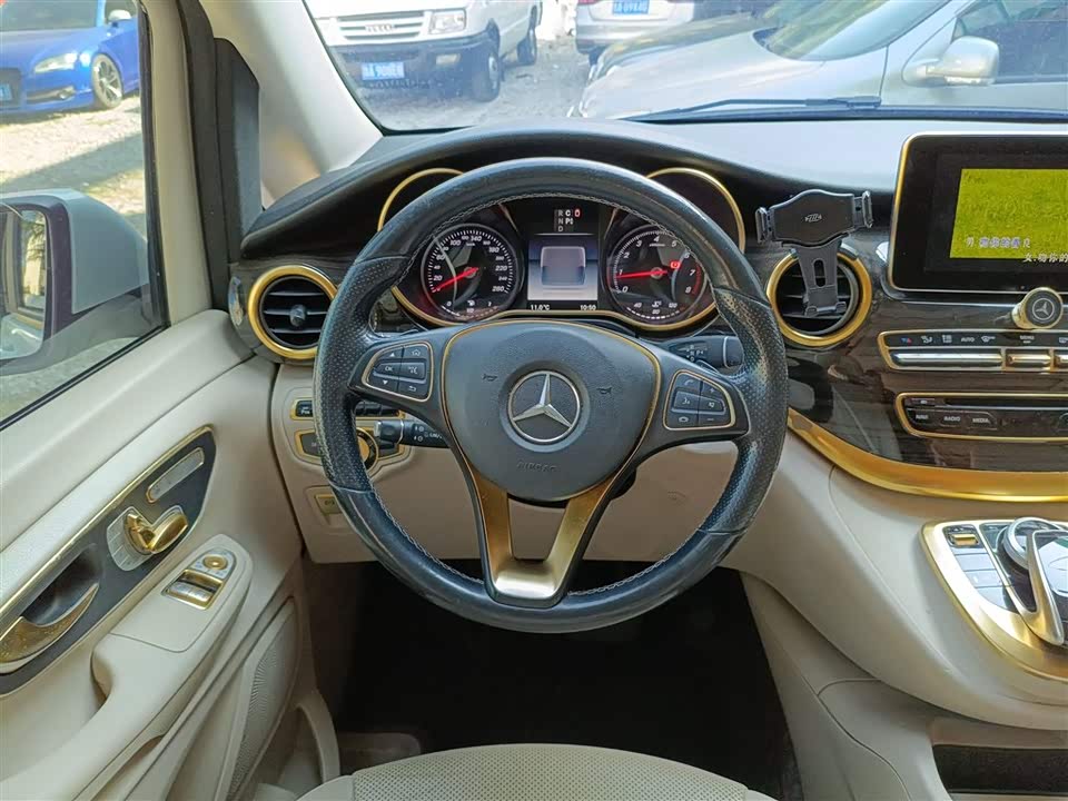 Mercedes-Benz V-class