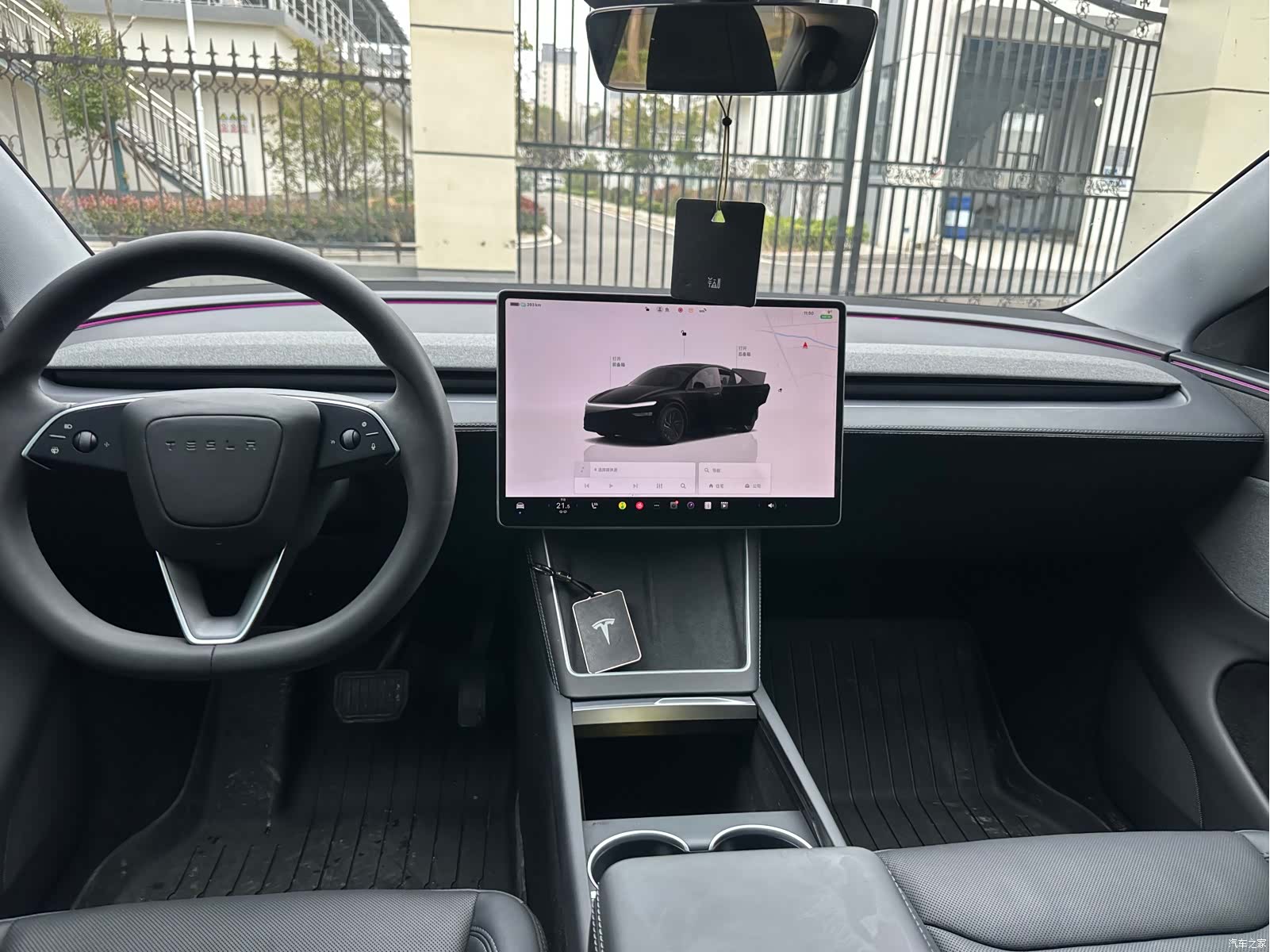 Tesla Model Y, 2025 8