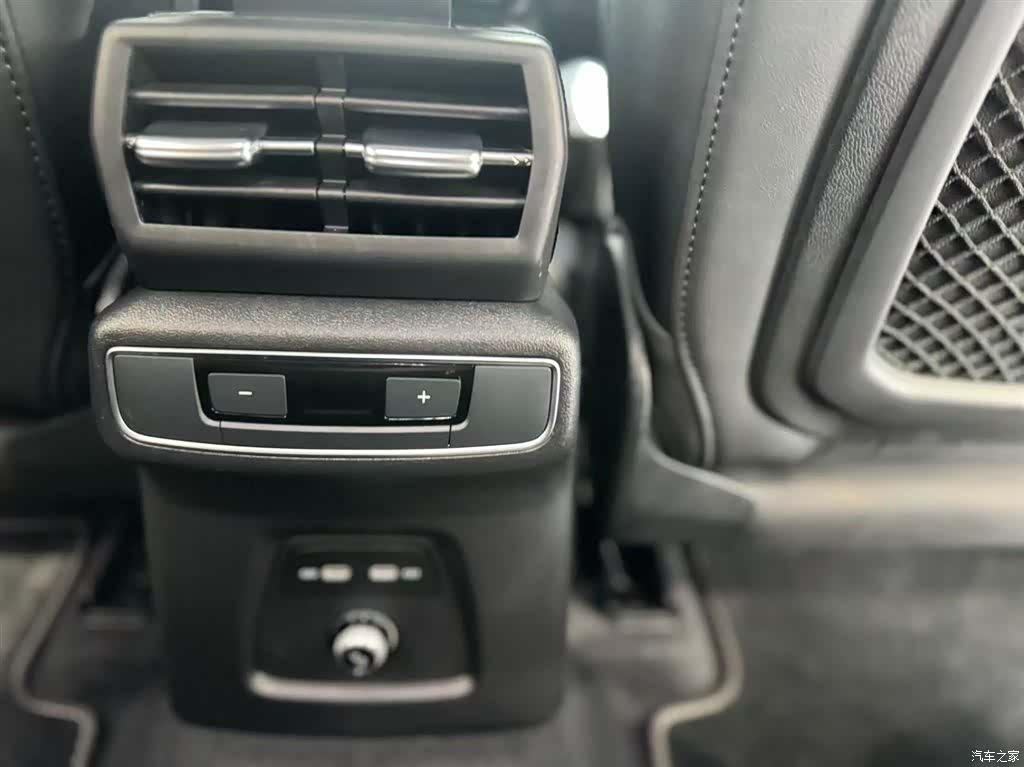 Audi Q4 e-tron, 2024 16
