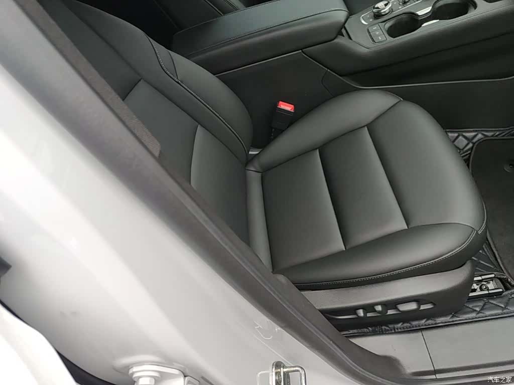 Cadillac XT4, 2023 25