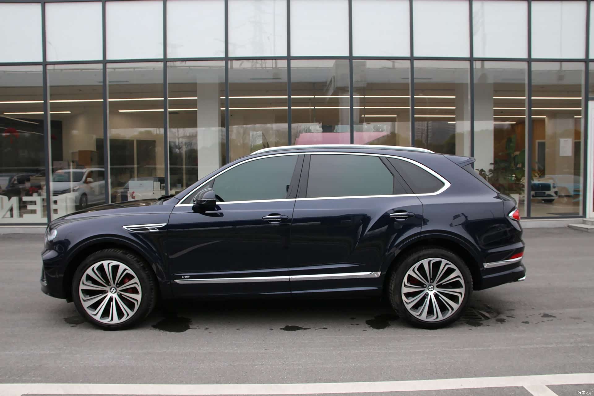 Bentley Bentayga, 2022 3