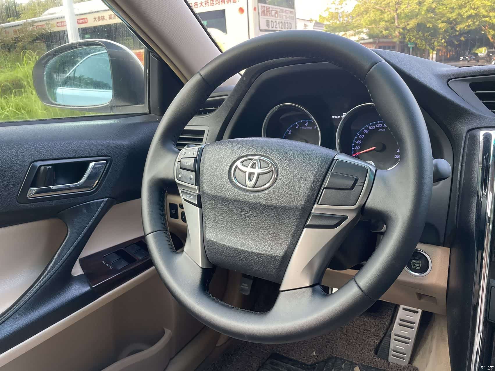 Toyota 2.5V, 2011 6