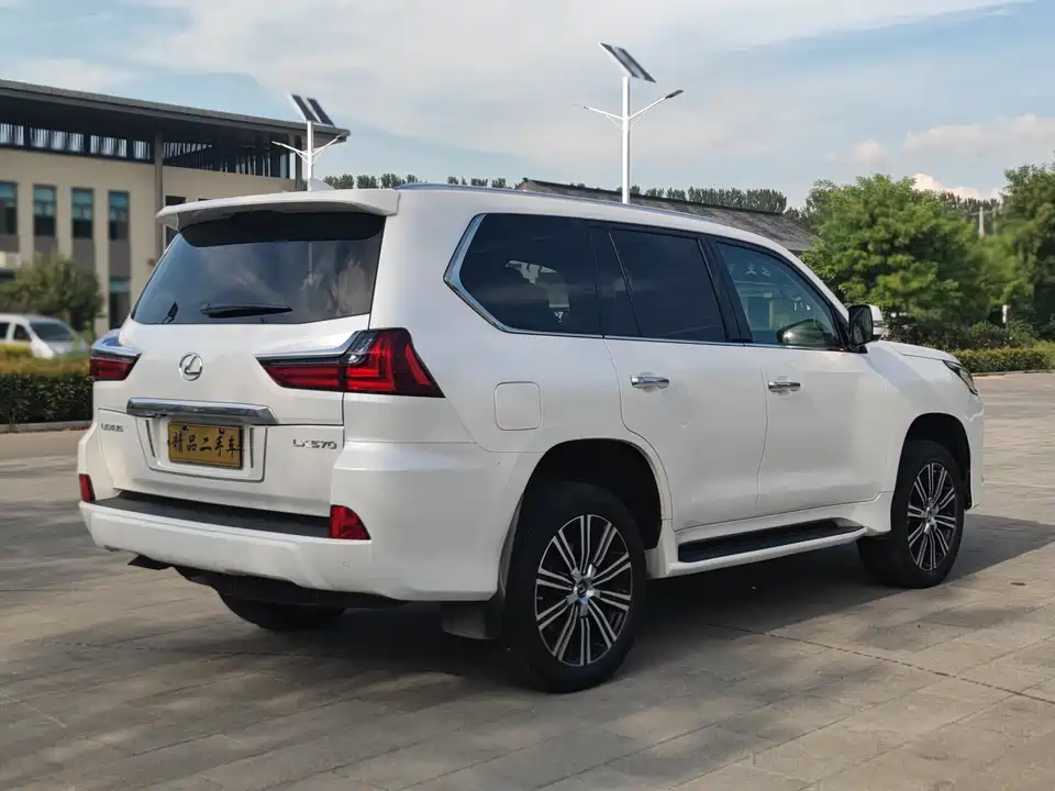 Lexus LX