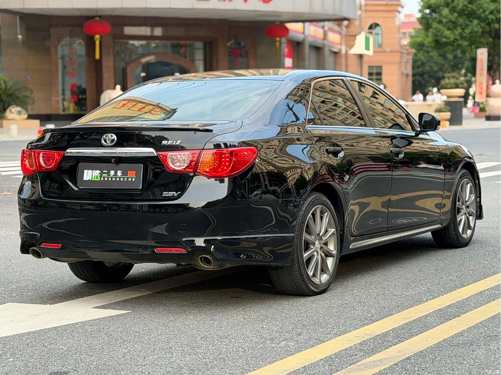 Toyota 2.5V, 2012 14