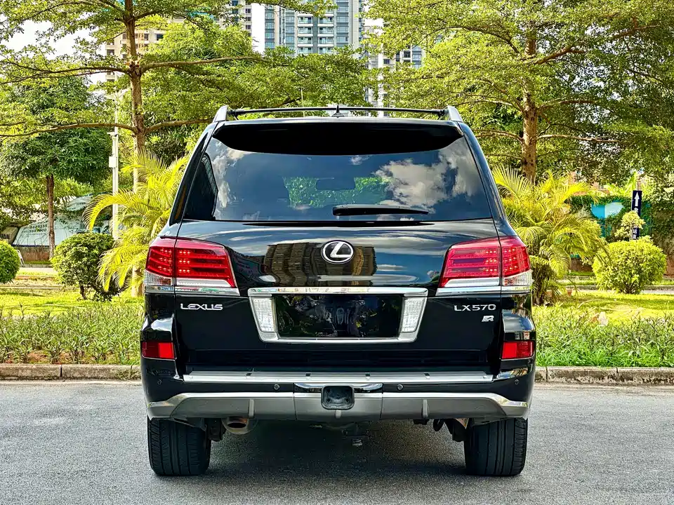 Lexus LX